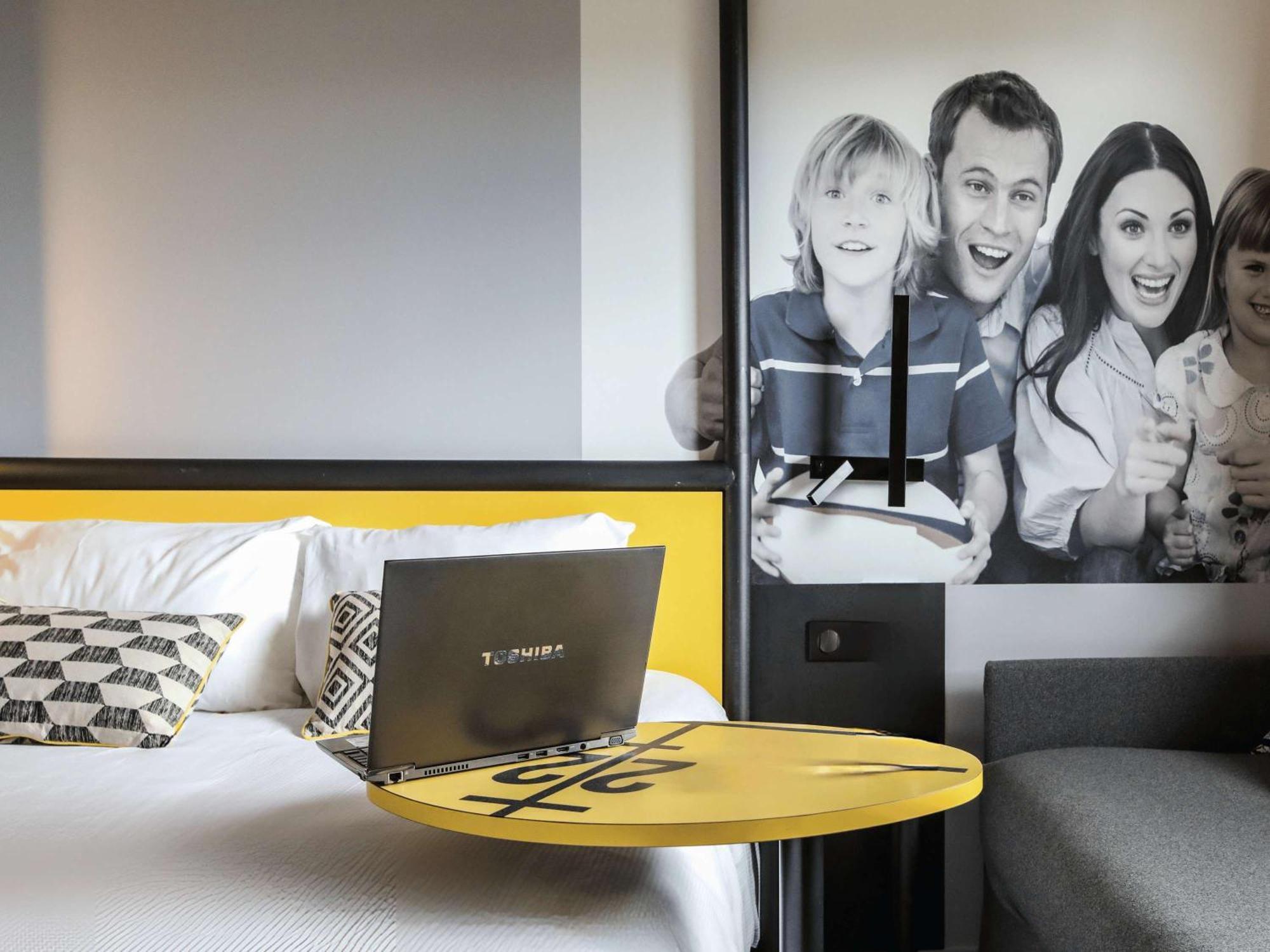 Ibis Styles Clermont-Ferrand Republique Hotel Exterior foto